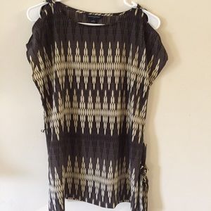 Banana republic cold shoulder tank w/Tie Chevron